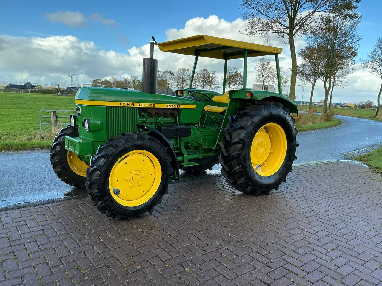 Farm tractor John Deere 2030S