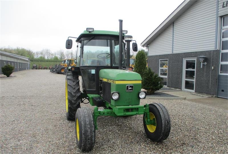 Farm tractor John Deere 2040 Velholdt snild traktor