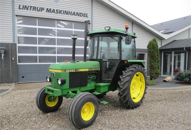 Farm tractor John Deere 2040 Velholdt snild traktor