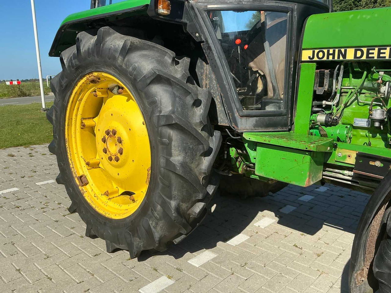 Farm tractor John Deere 2140