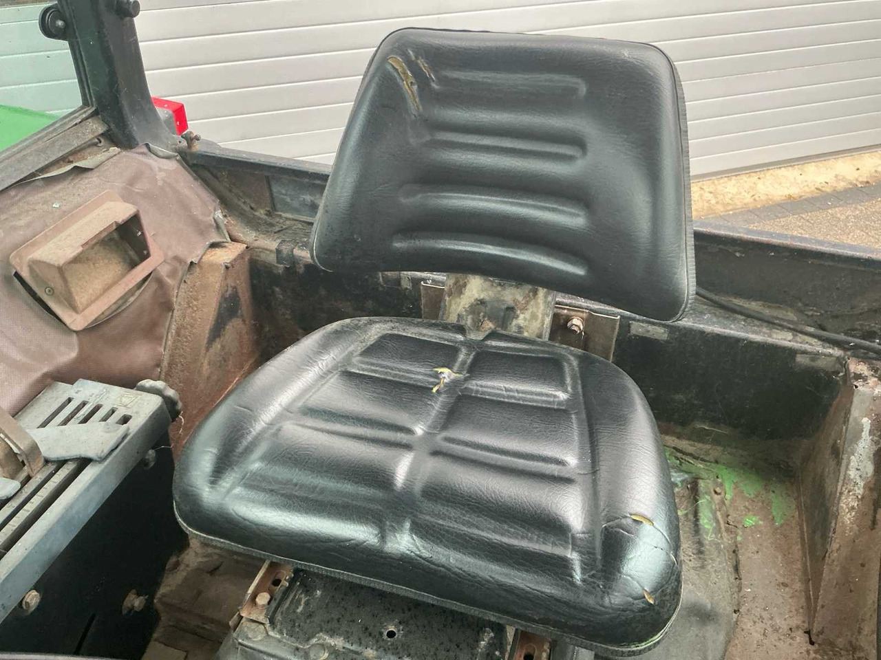 Farm tractor John Deere 2250