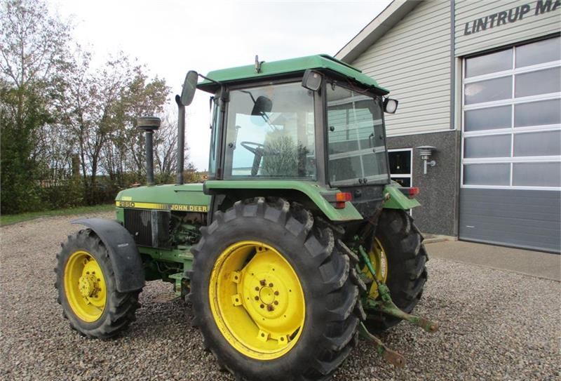 Farm tractor John Deere 2850 Med nye bagdæk på og orginale 50kgs frontvægt