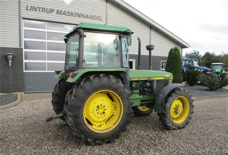 Farm tractor John Deere 2850 Med nye bagdæk på og orginale 50kgs frontvægt