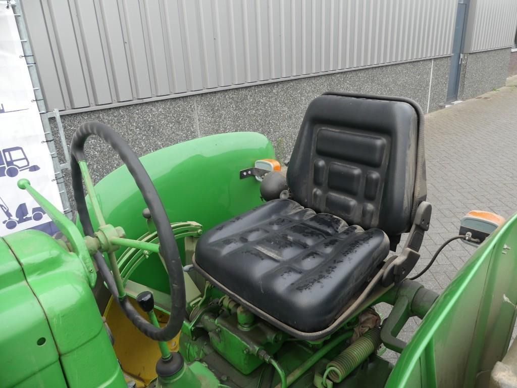 Farm tractor John-Deere 40