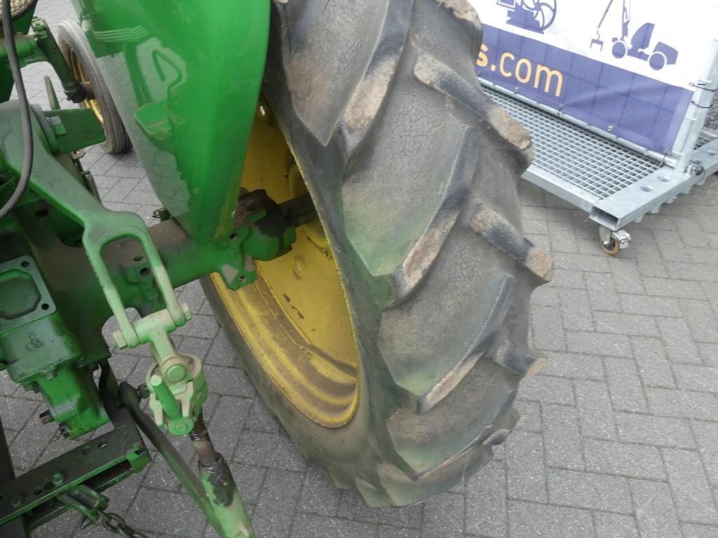 Farm tractor John-Deere 40