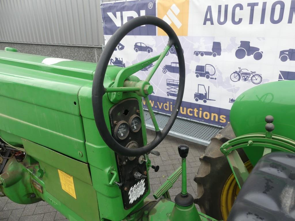 Farm tractor John-Deere 40