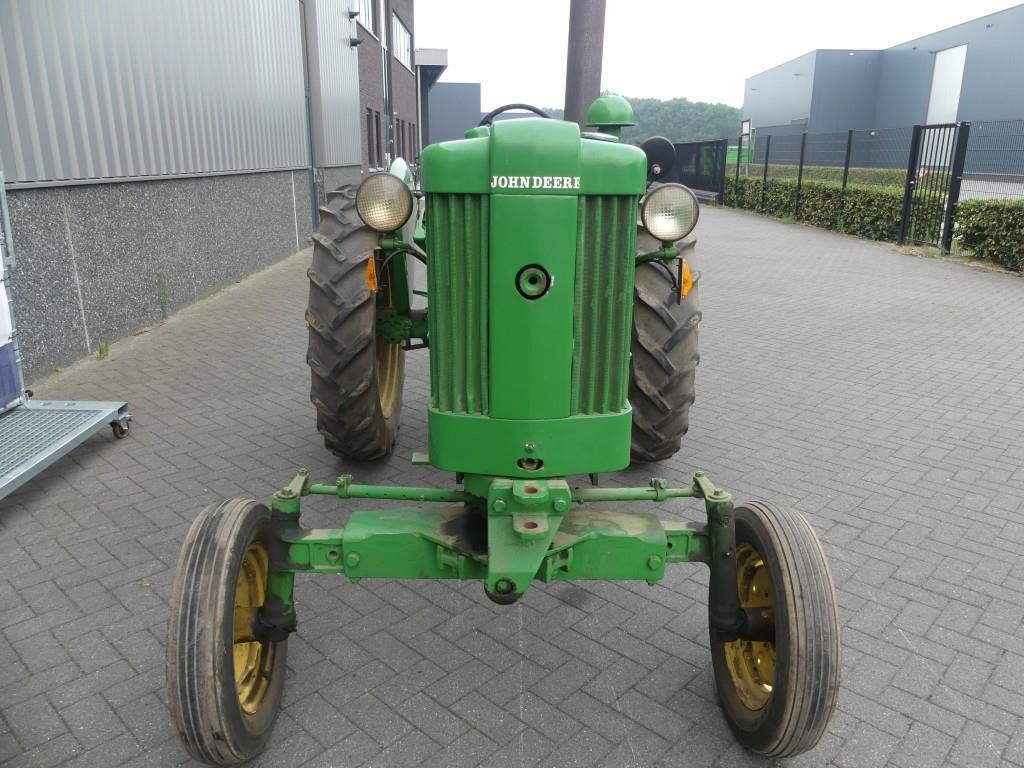 Farm tractor John-Deere 40