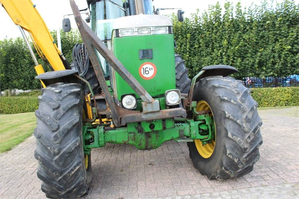 Farm tractor John Deere 4055