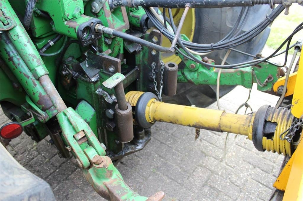 Farm tractor John Deere 4055
