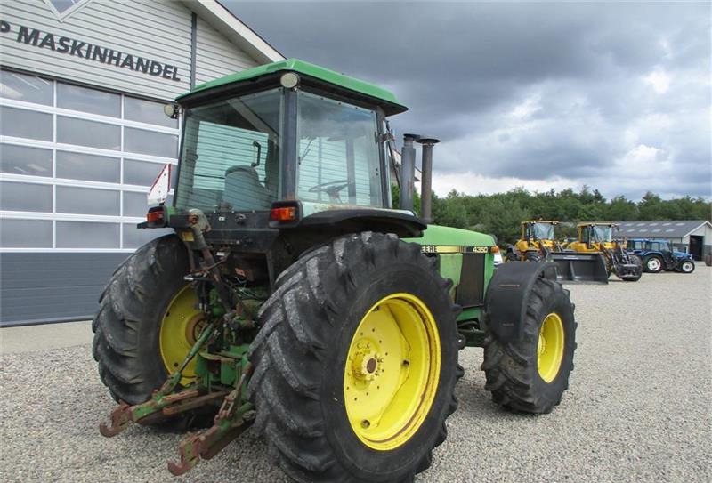 Farm tractor John Deere 4350 En klassiker