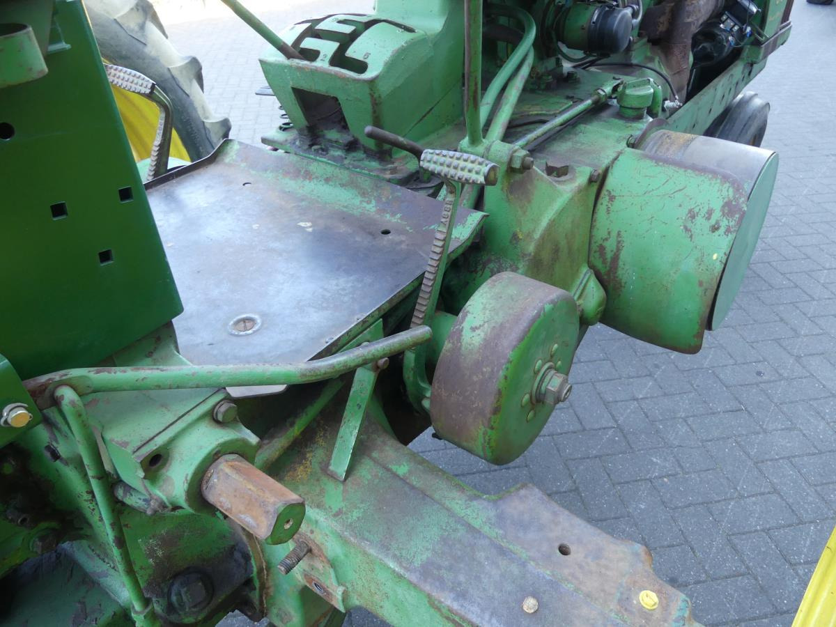 Farm tractor John-Deere 60