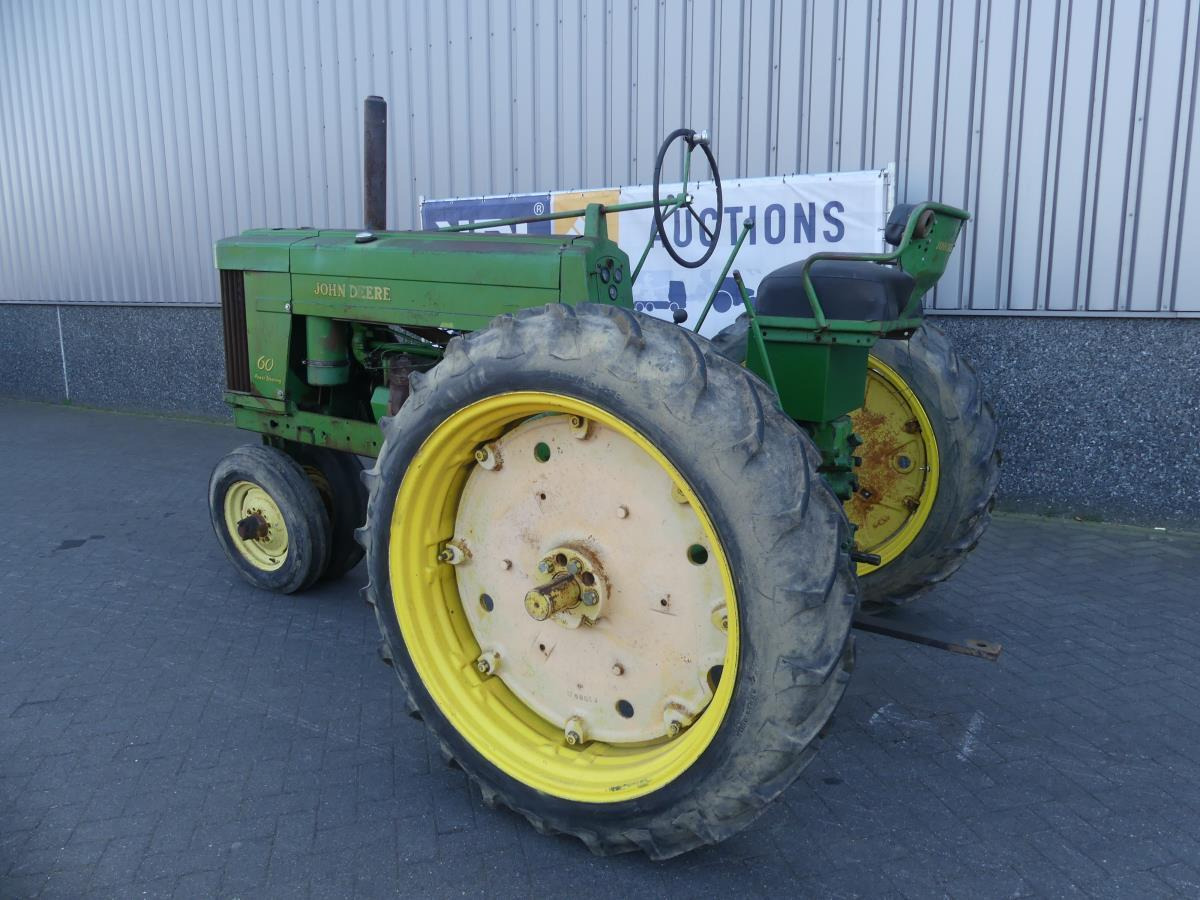 Farm tractor John-Deere 60