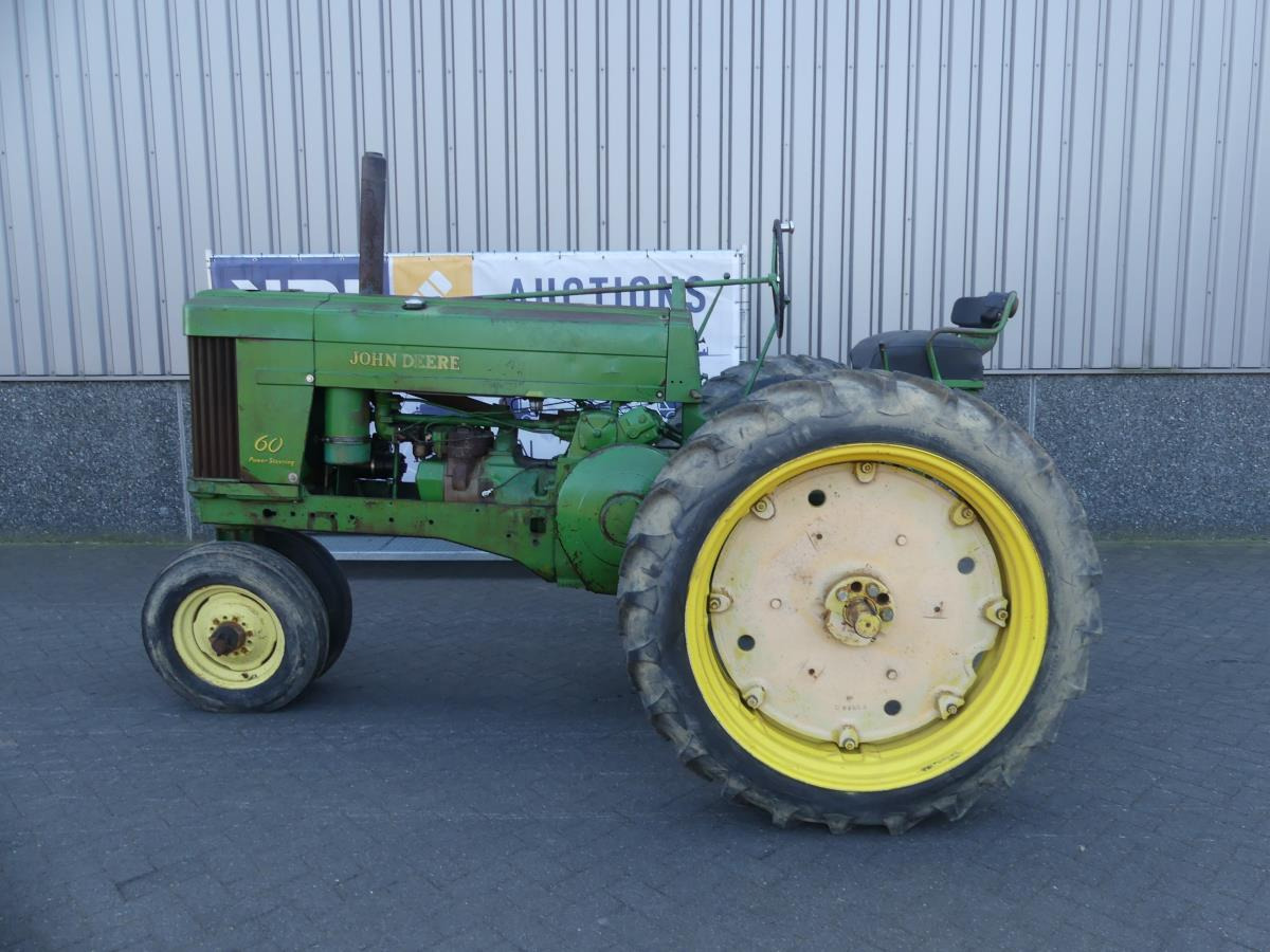 Farm tractor John-Deere 60