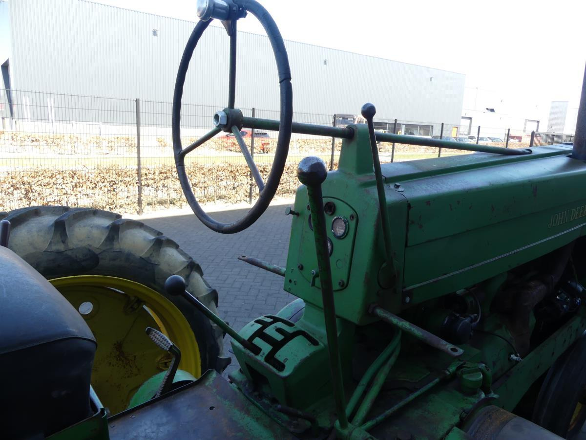 Farm tractor John-Deere 60