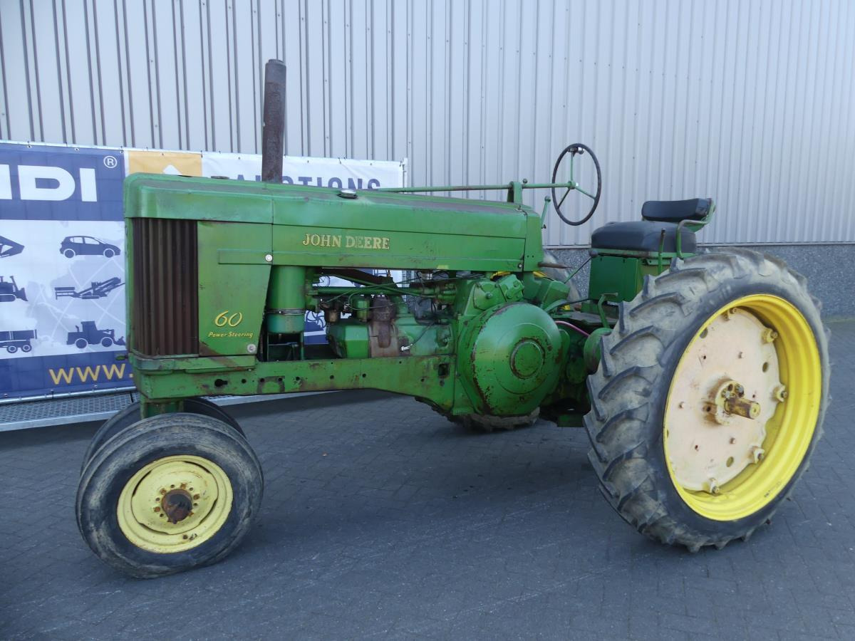 Farm tractor John-Deere 60