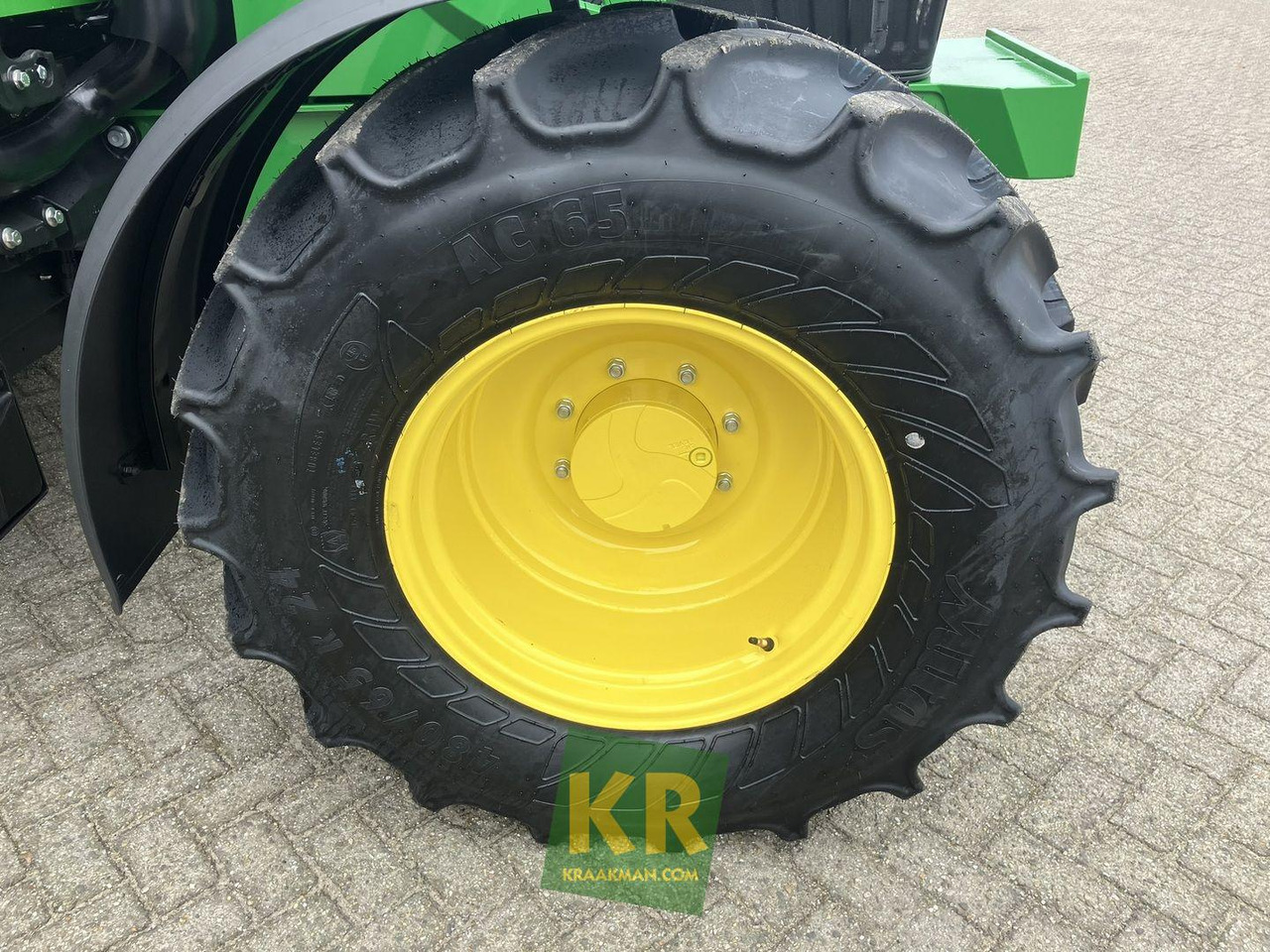 Farm tractor John Deere 6090M