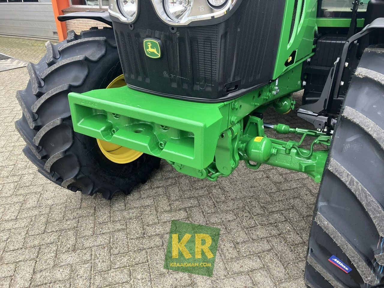 Farm tractor John Deere 6090M