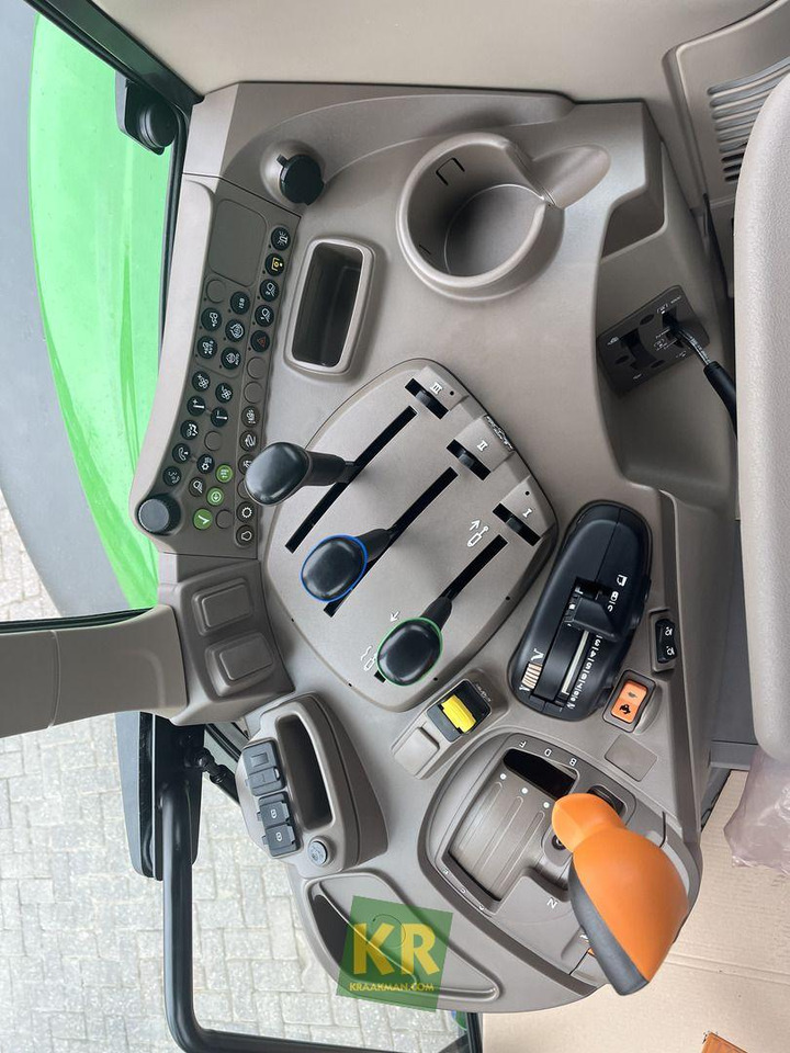 Farm tractor John Deere 6100M