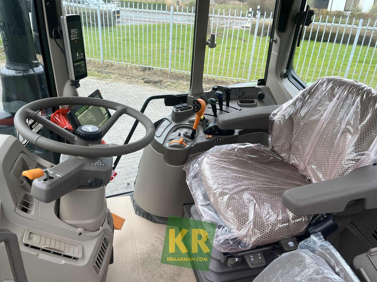 Farm tractor John Deere 6100M