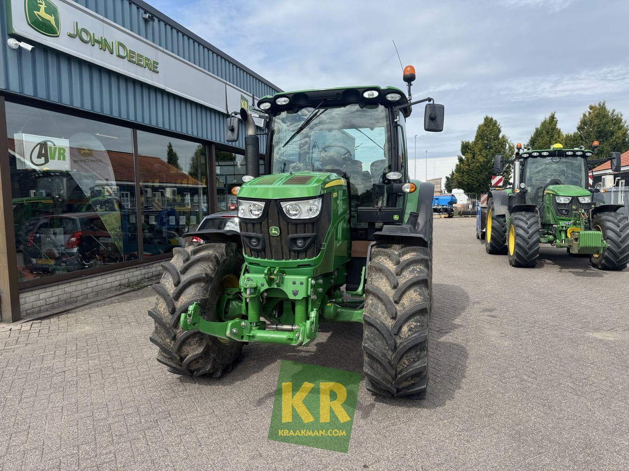 Farm tractor John Deere 6125R