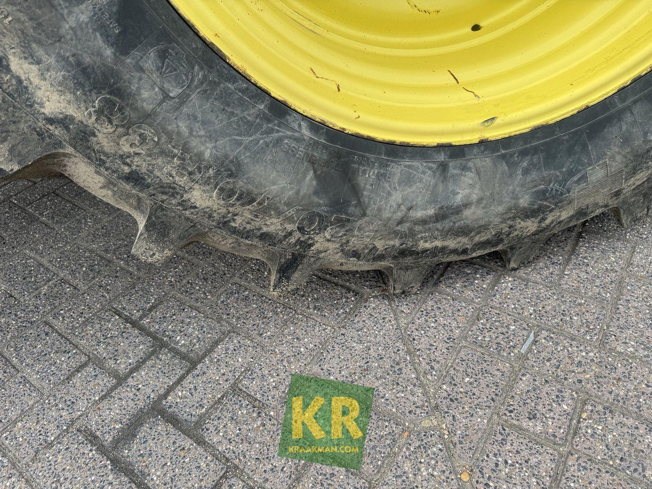 Farm tractor John Deere 6125R