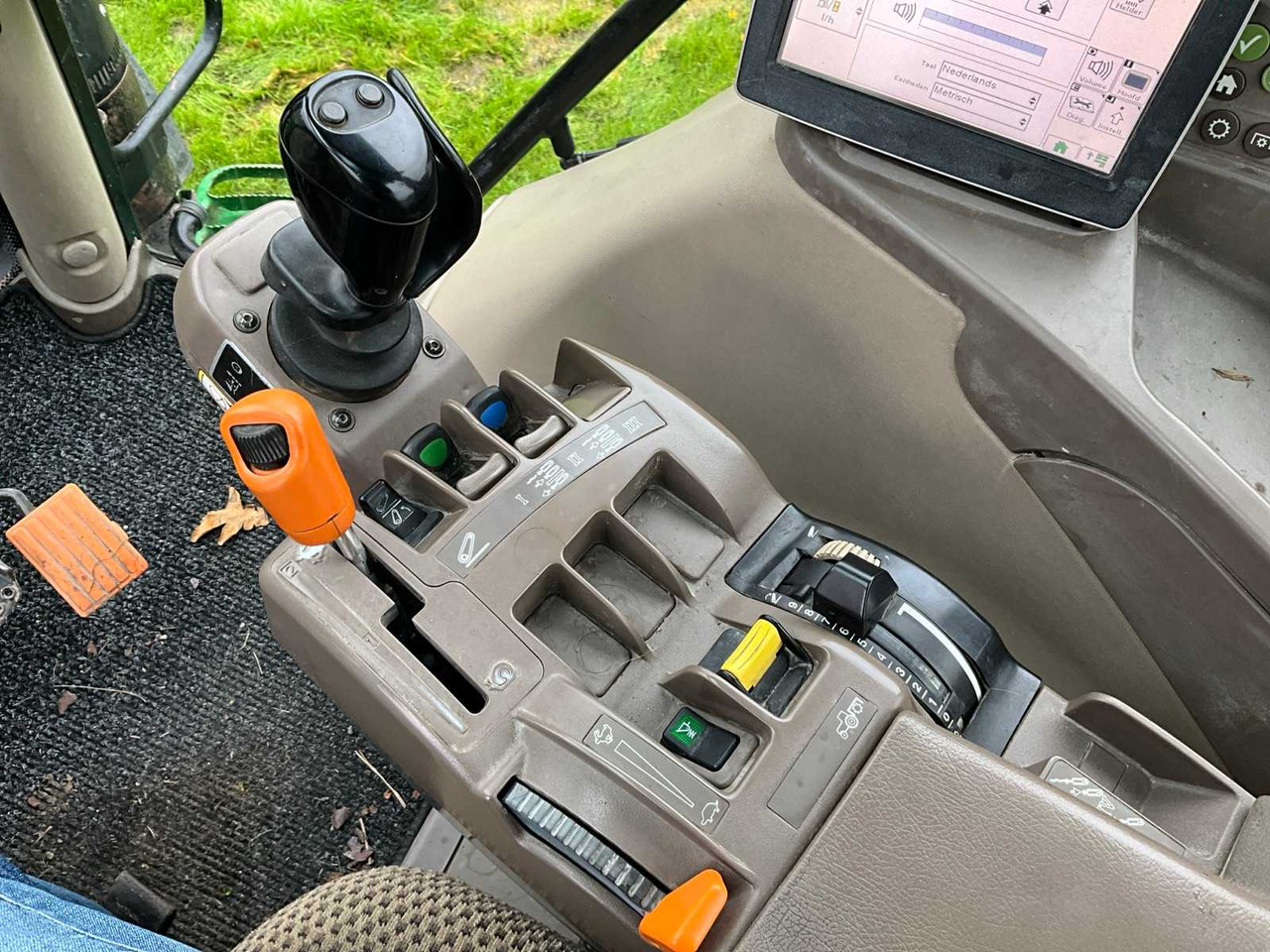 Farm tractor John Deere 6150R Autopower