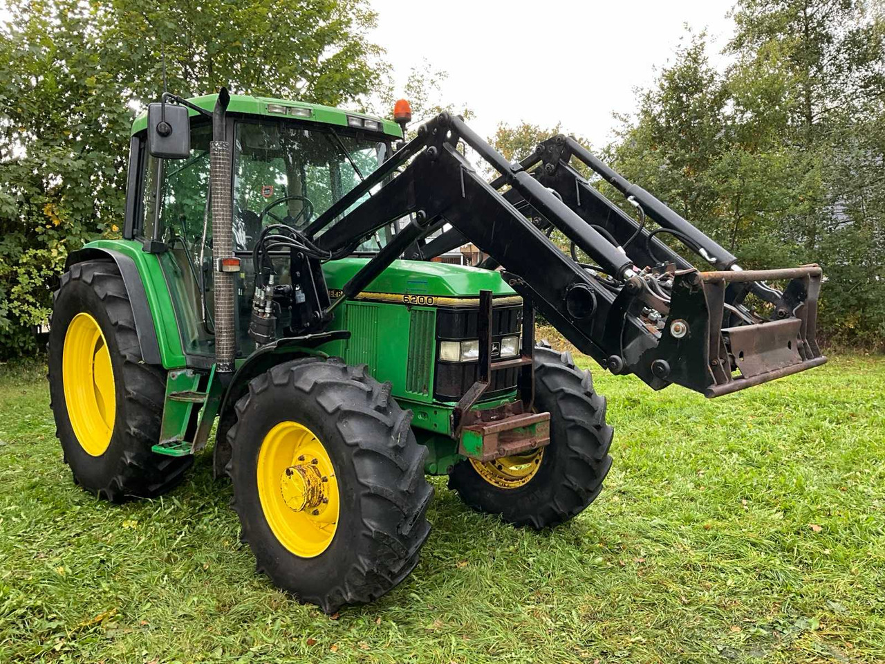 Farm tractor John Deere 6200
