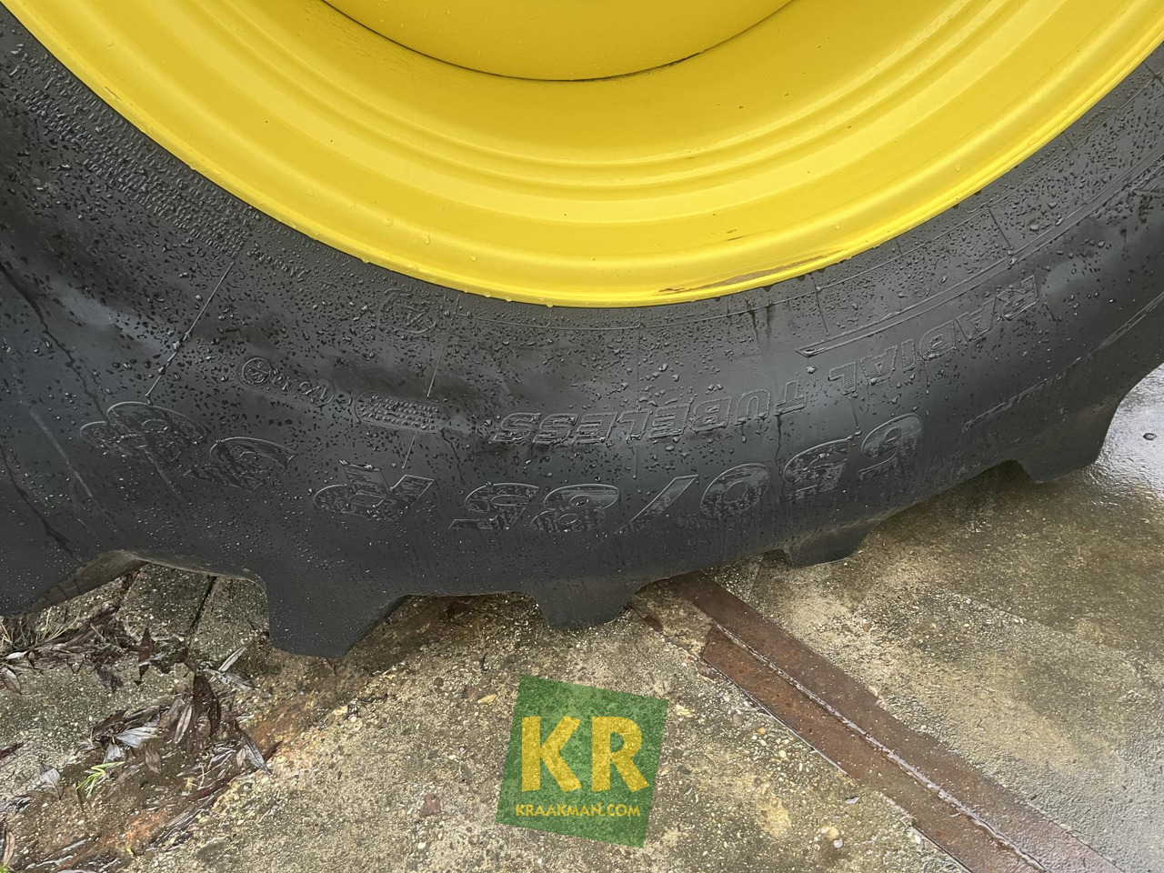 Farm tractor John Deere 6215R