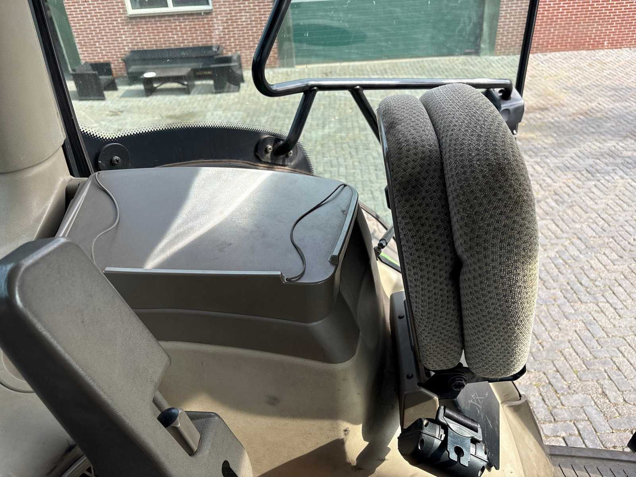 Farm tractor John Deere 6215R