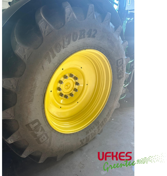 Farm tractor John Deere 6215 R