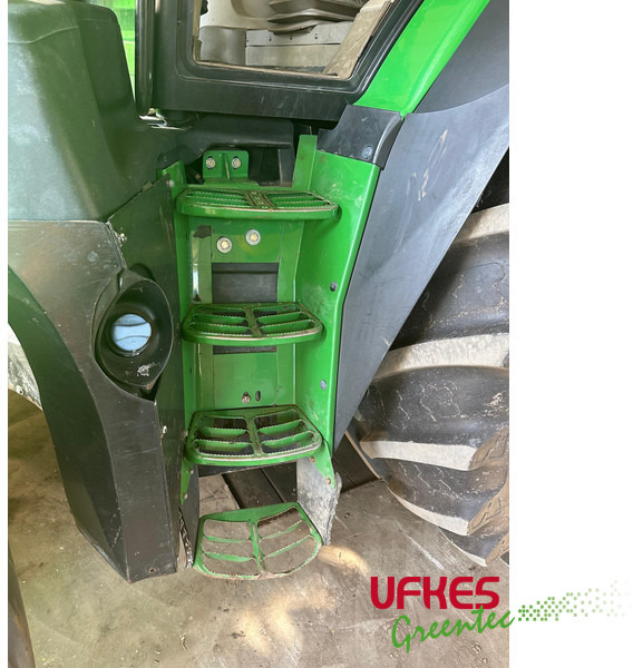Farm tractor John Deere 6215 R