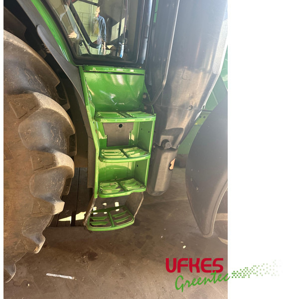 Farm tractor John Deere 6215 R