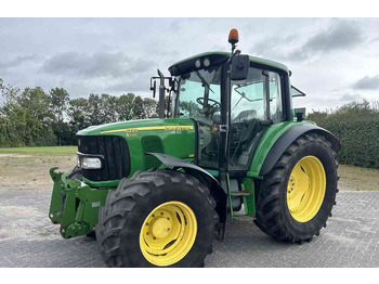 Farm tractor John Deere 6220 premium