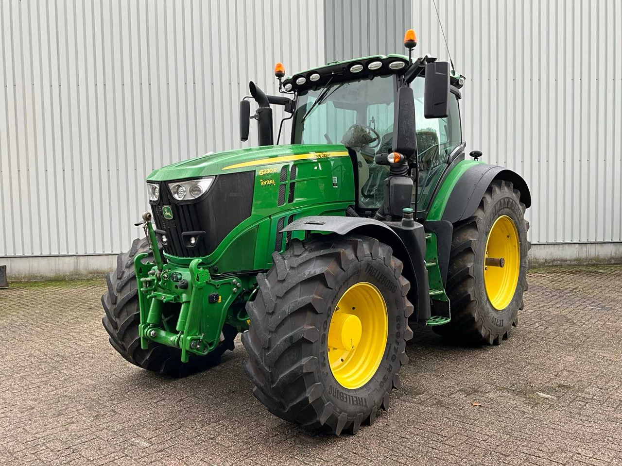 Farm tractor John Deere 6230R