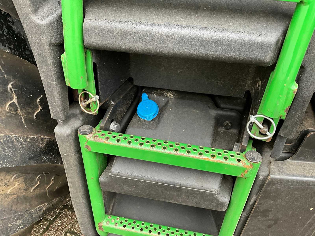 Farm tractor John Deere 6230R
