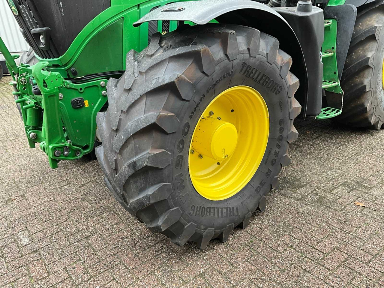 Farm tractor John Deere 6230R