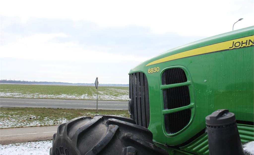 Farm tractor John Deere 6830