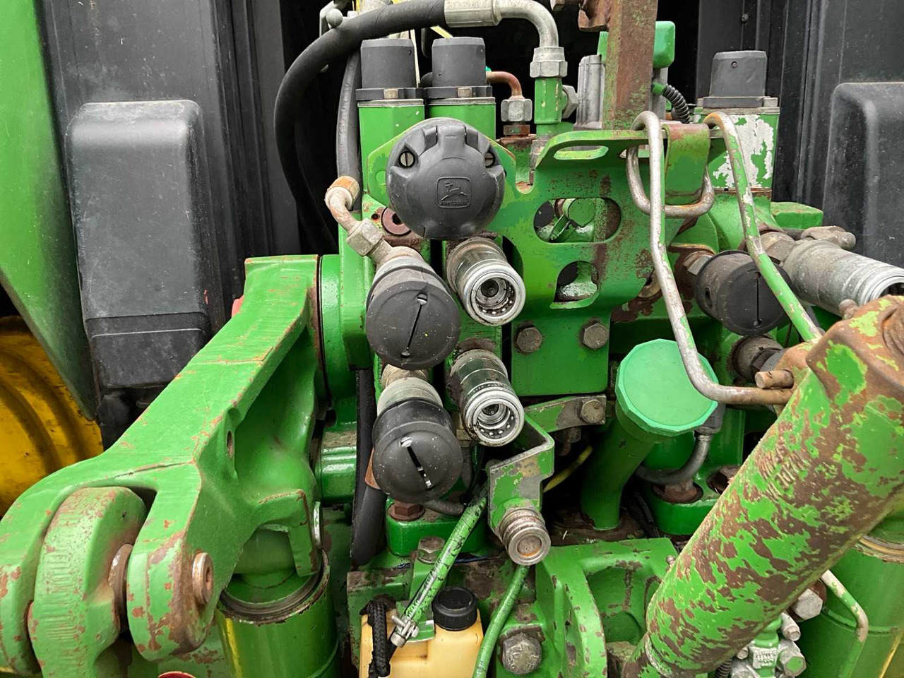 Farm tractor John Deere 6900