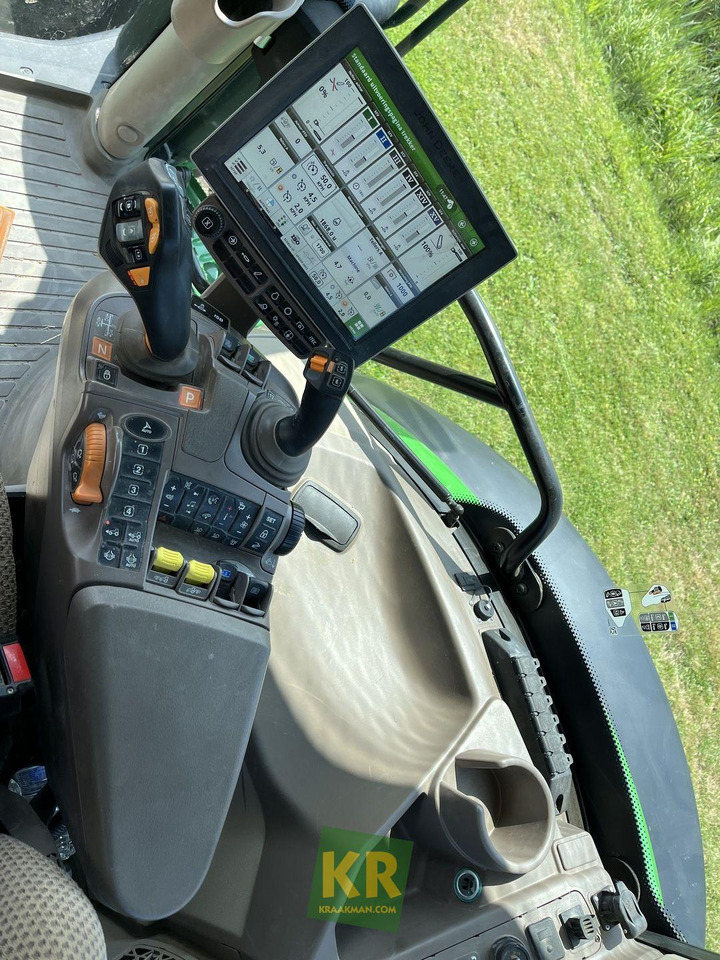 Farm tractor John Deere 6R 185