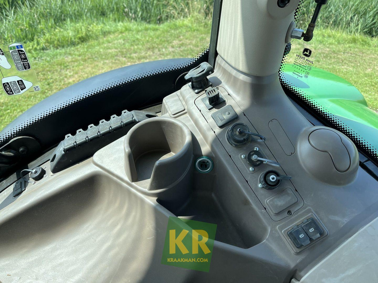 Farm tractor John Deere 6R 185
