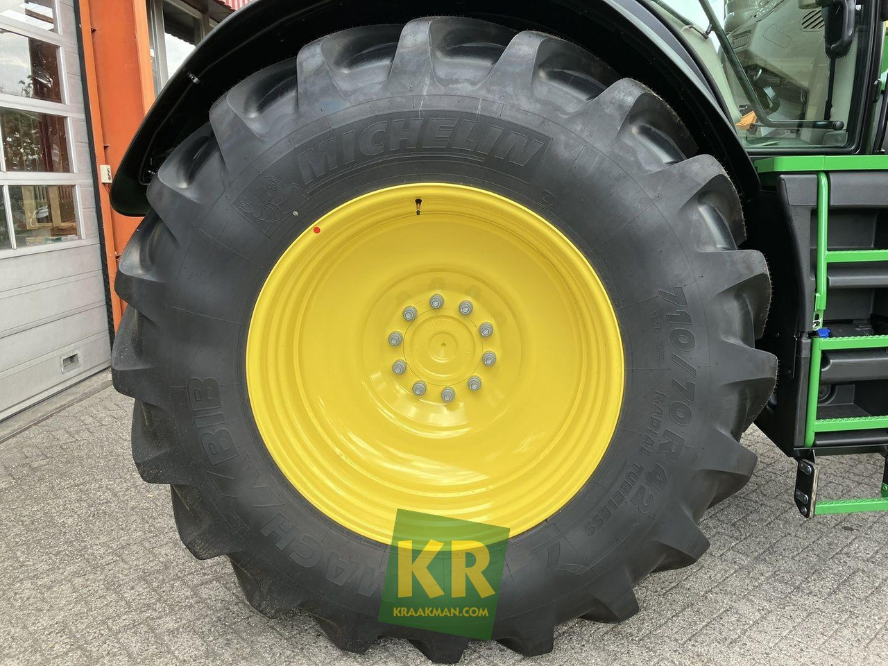 Farm tractor John Deere 6R 230