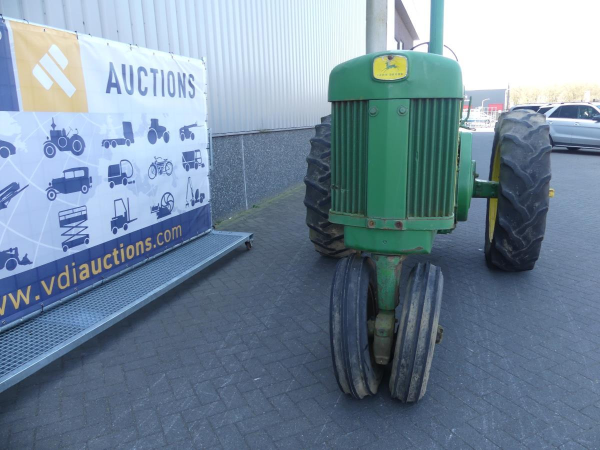 Farm tractor John-Deere 730