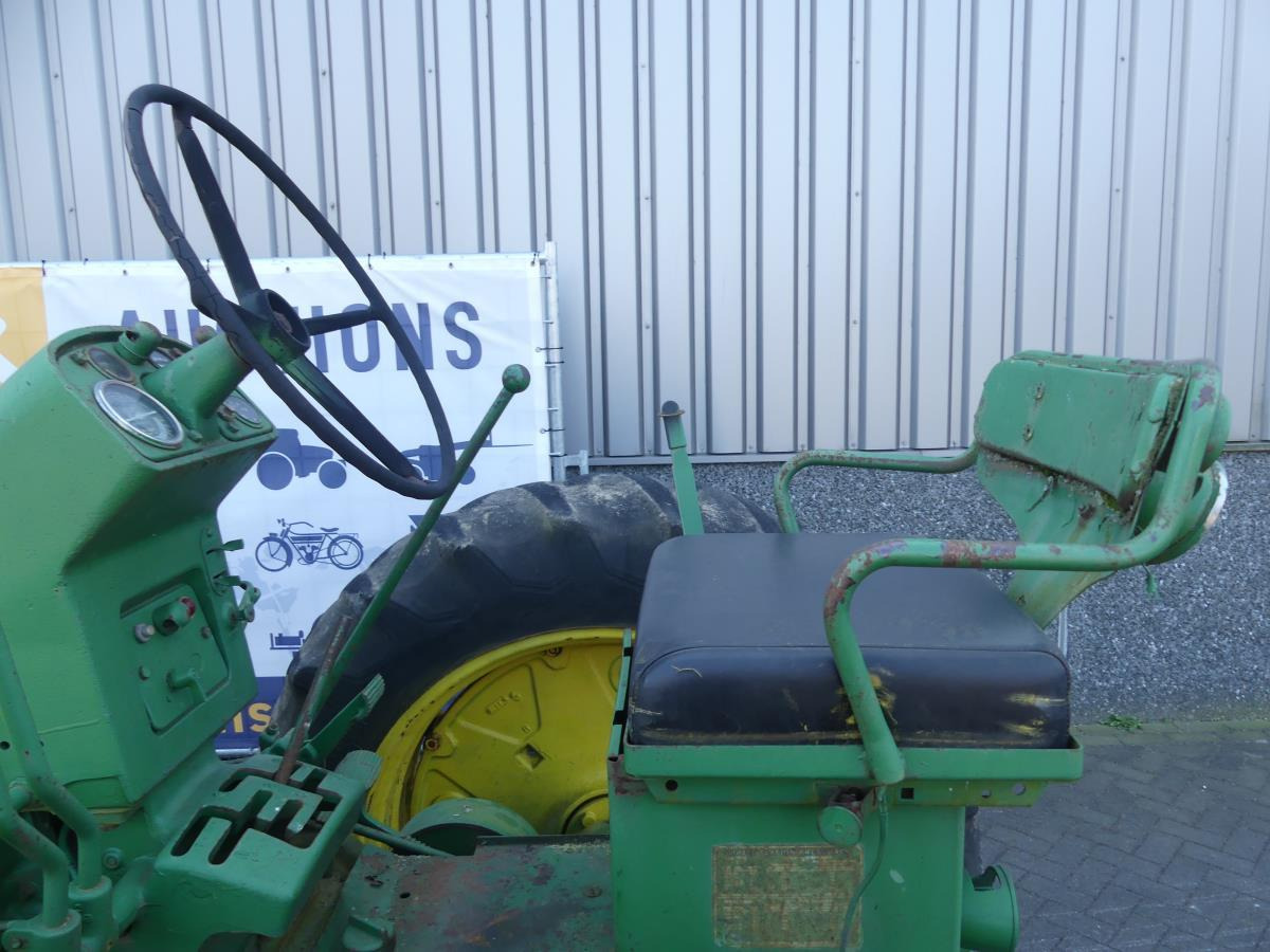 Farm tractor John-Deere 730