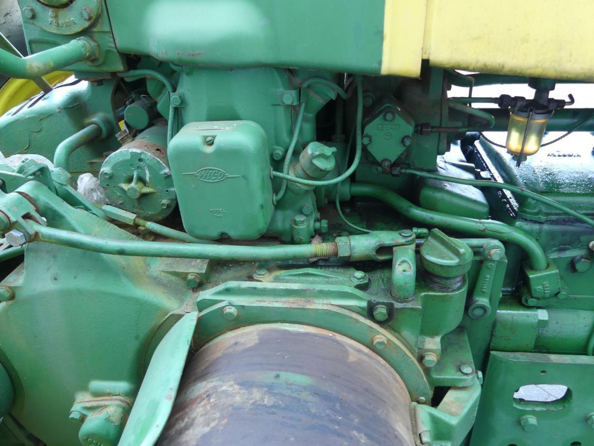 Farm tractor John-Deere 730