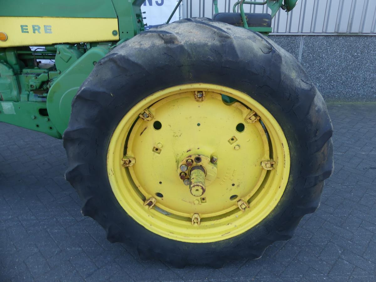 Farm tractor John-Deere 730