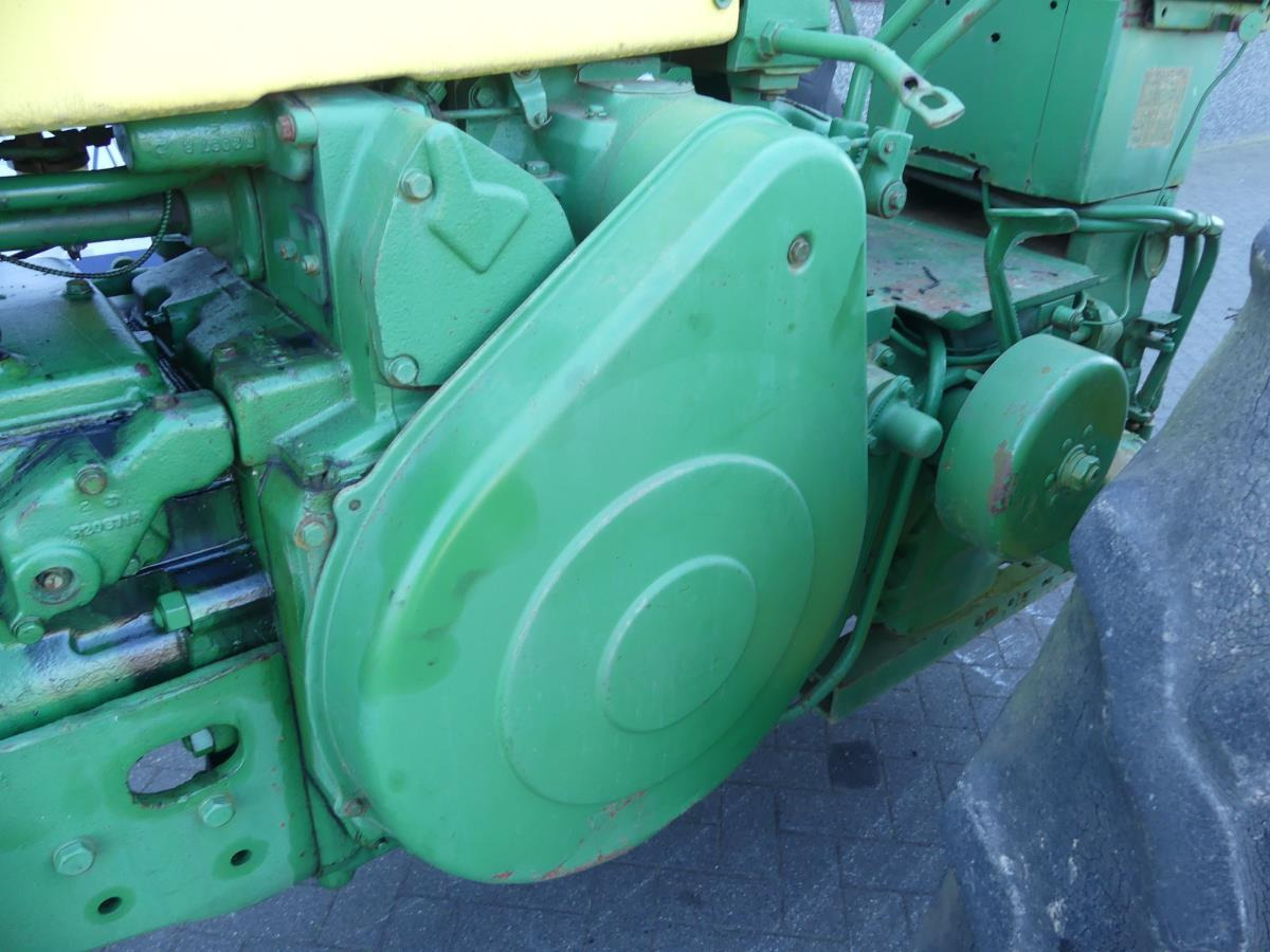Farm tractor John-Deere 730
