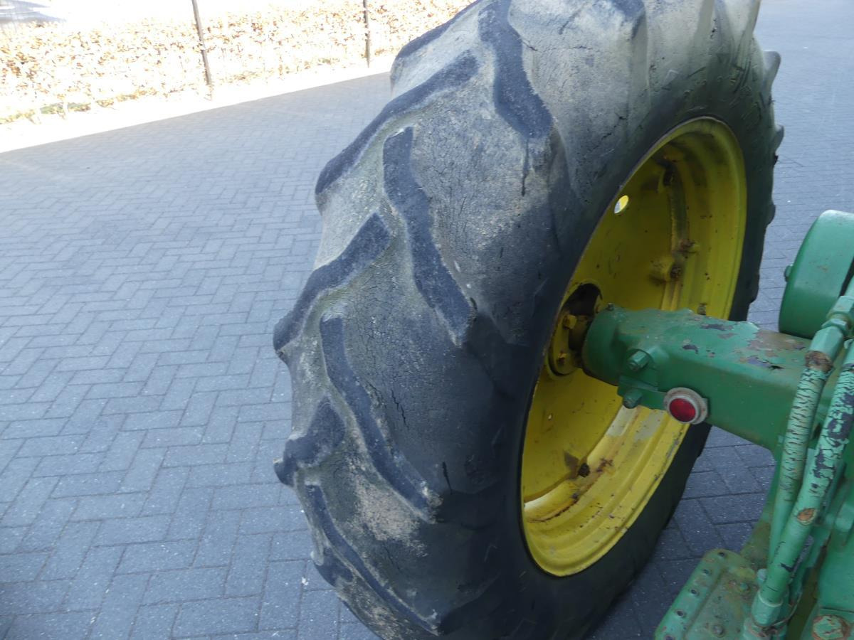 Farm tractor John-Deere 730