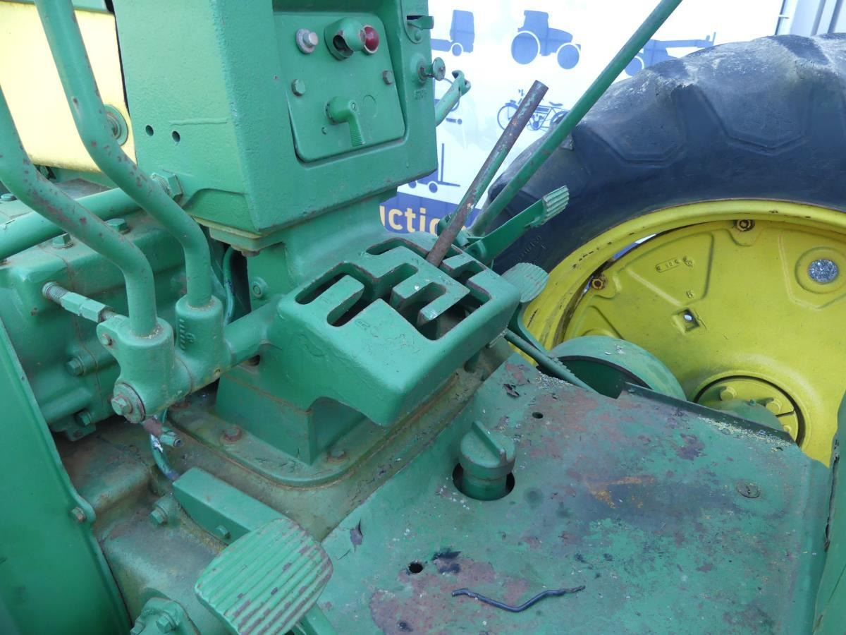 Farm tractor John-Deere 730