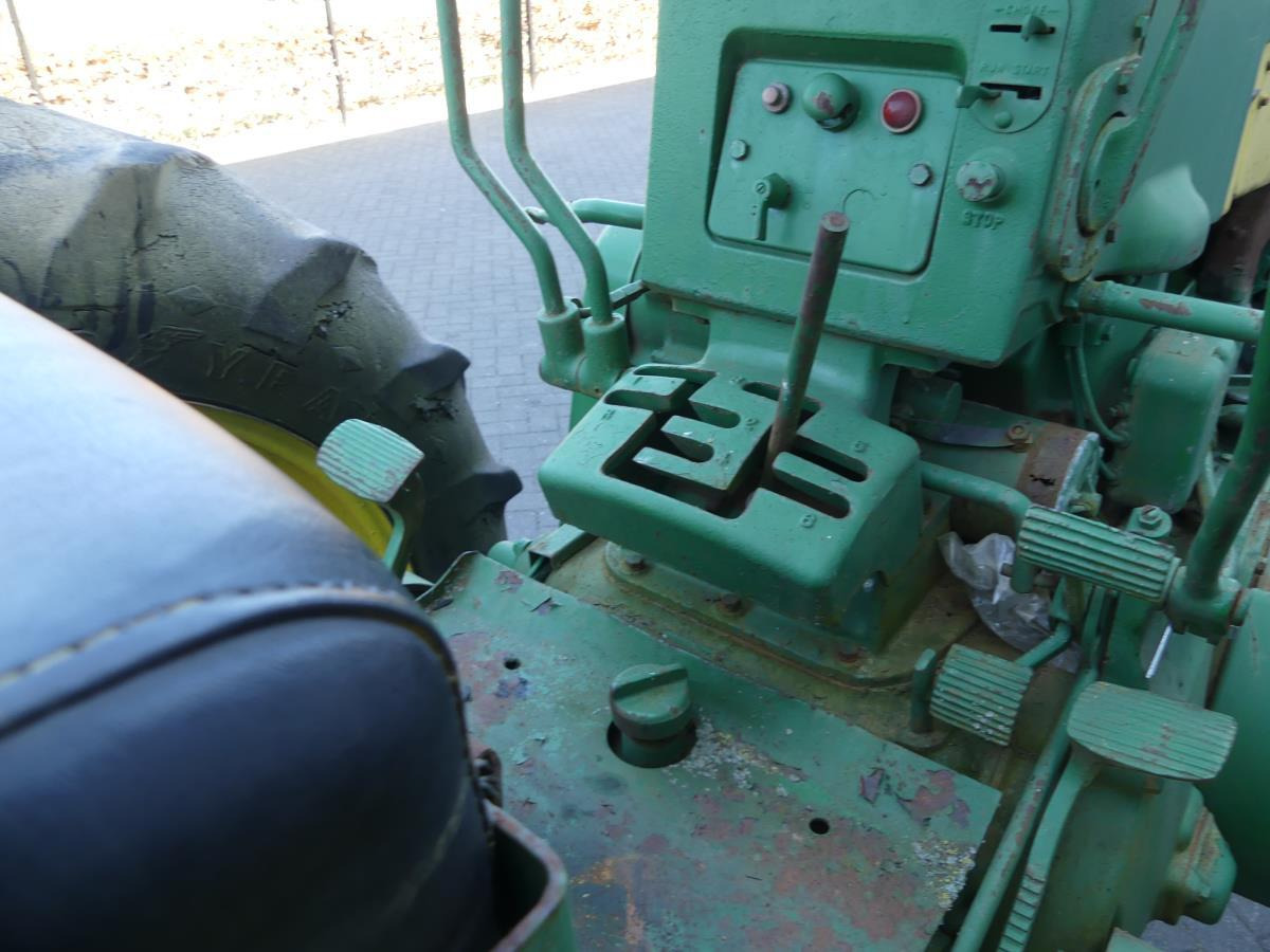 Farm tractor John-Deere 730