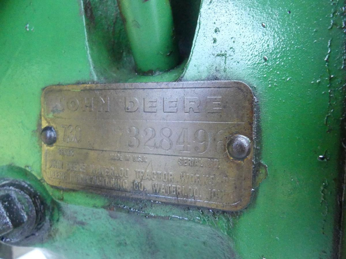 Farm tractor John-Deere 730